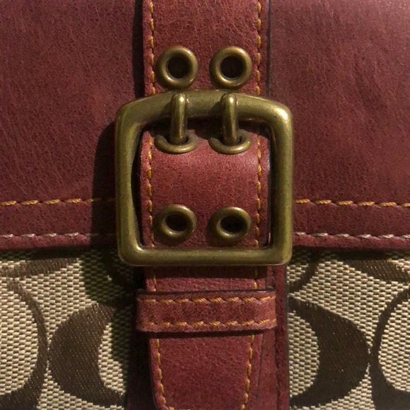 Coach wristlet. - Picture 2 of 5